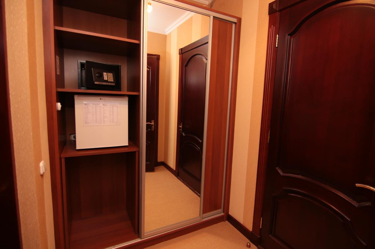 Chervona Kalina Hotel Kiev Exterior foto